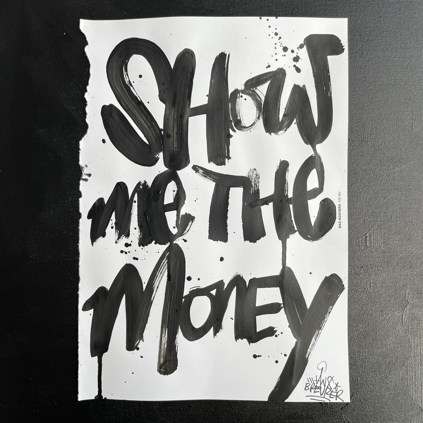 Show me the money zwarte verf op wit bas kosters papier.