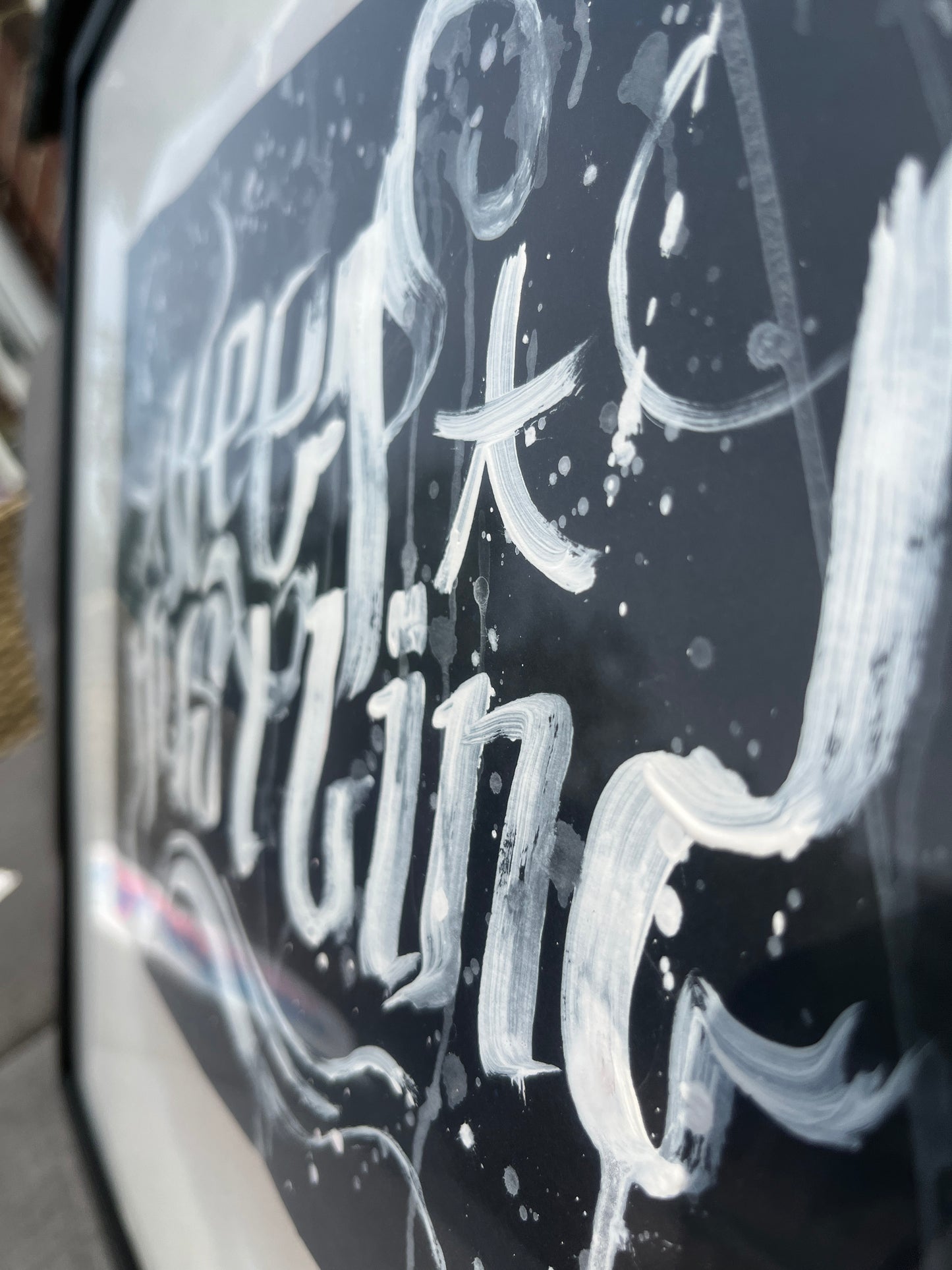 Keep Hustling Calligraffiti wit op zwart A4 ingelijst 50x 40 cm