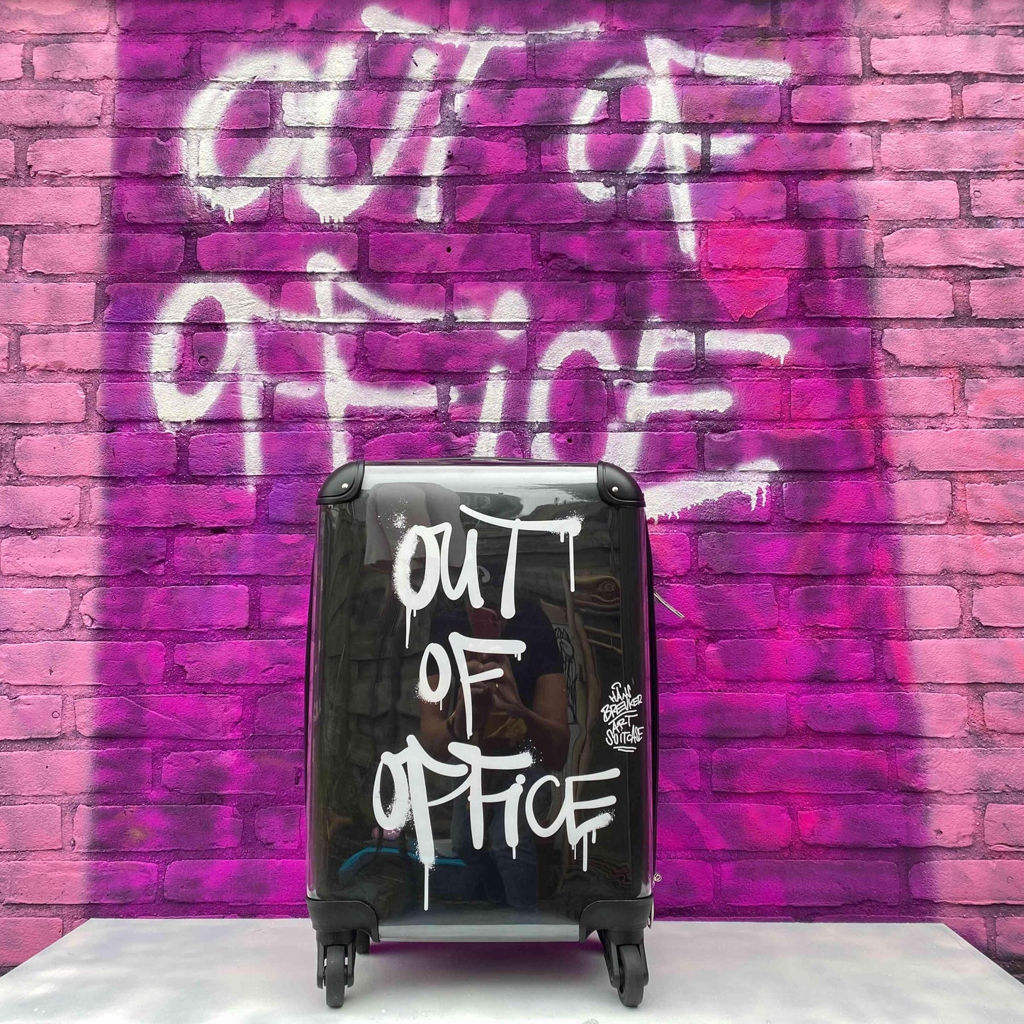 Out of Office - Hans Breuker