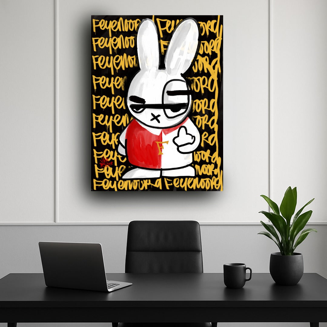 FeyeNIJN als humoristisch voetbal cadeau in een zwart-wit interieur