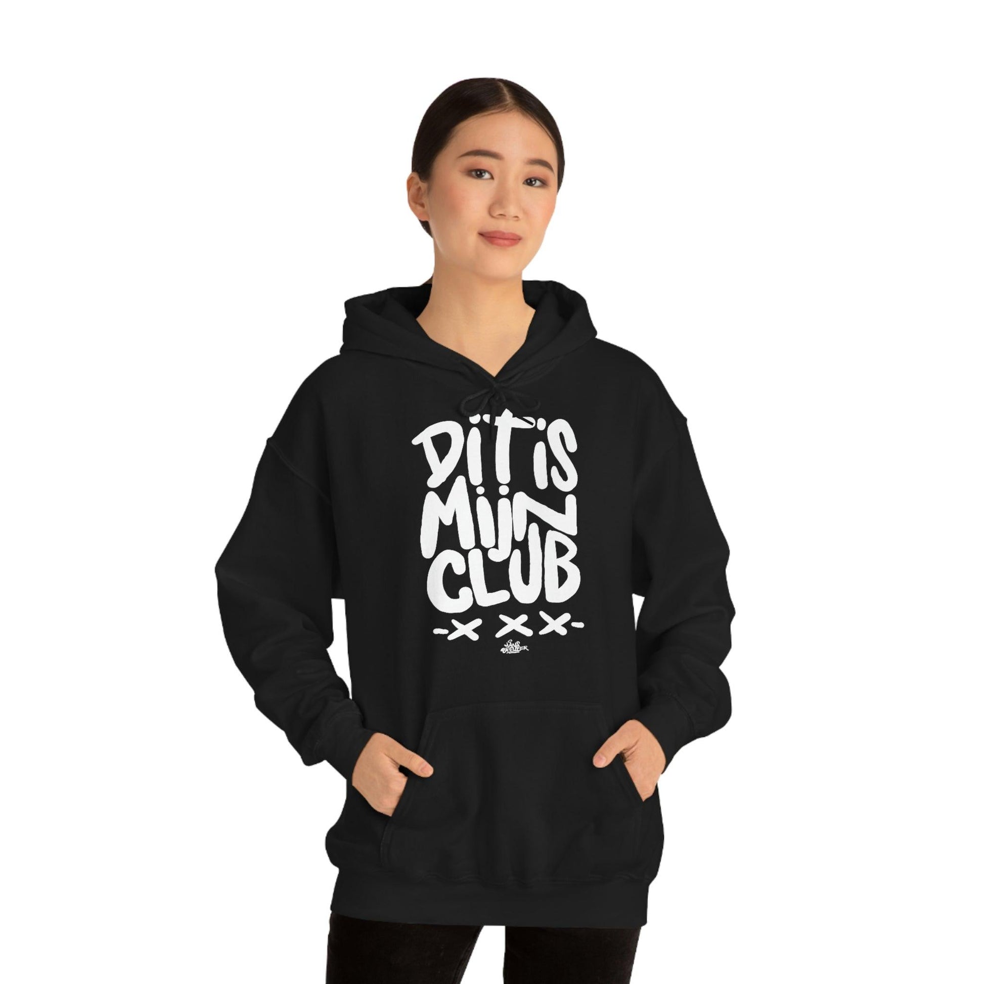 Dit is mijn club. Ajax Amsterdam fan hoodie. Beschikbaar in alle maten en kleuren. Witte handgeschreven letters. - Hans Breuker