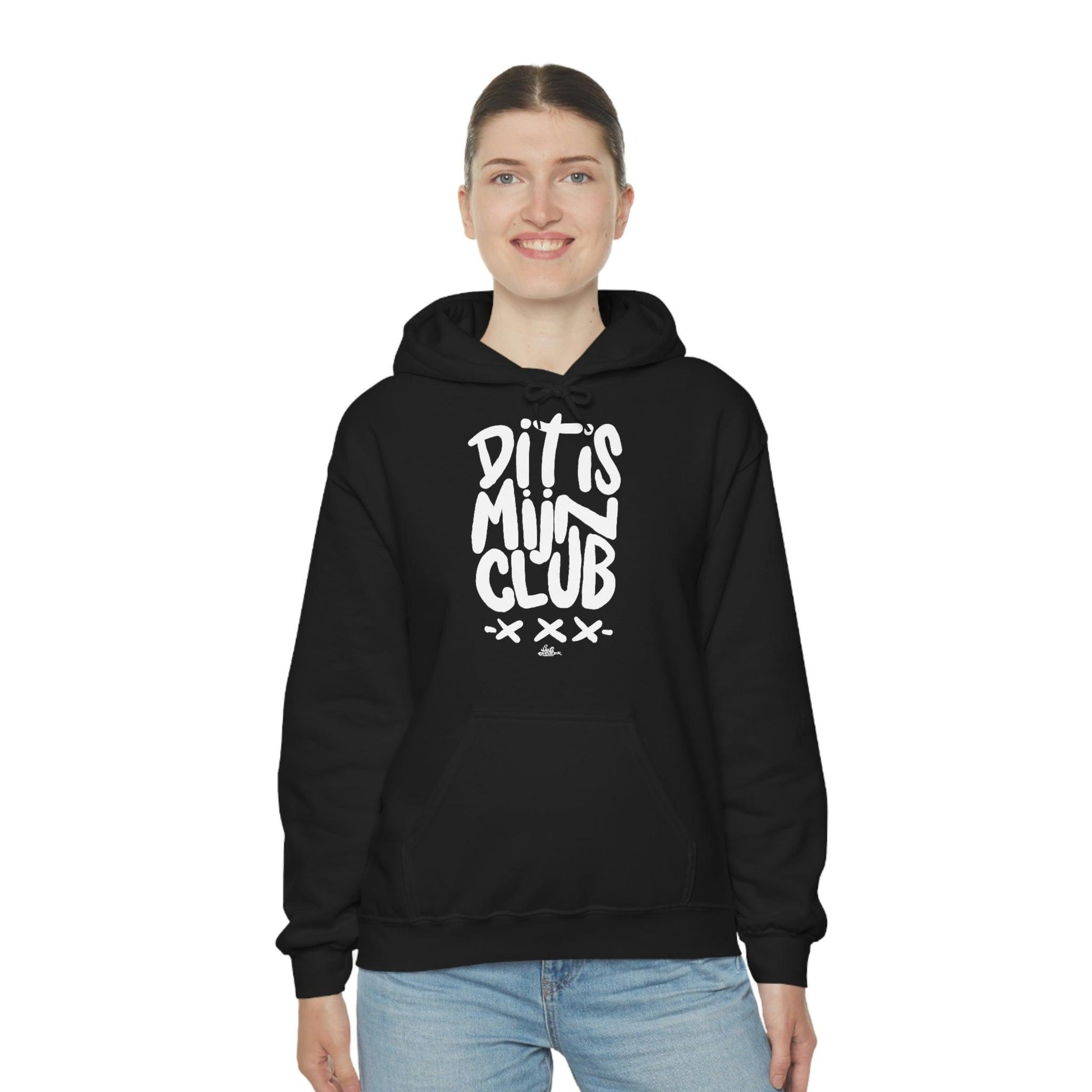 Dit is mijn club. Ajax Amsterdam fan hoodie. Beschikbaar in alle maten en kleuren. Witte handgeschreven letters. - Hans Breuker